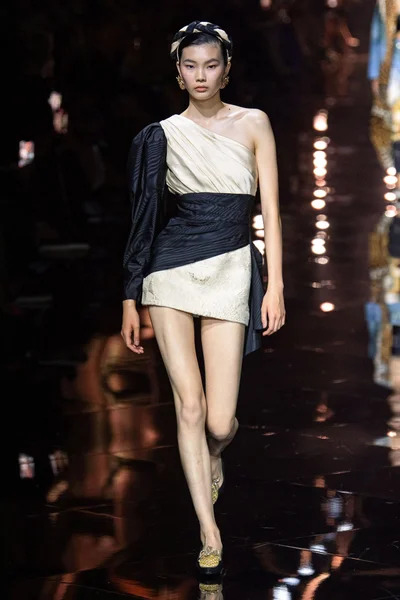 Look 18